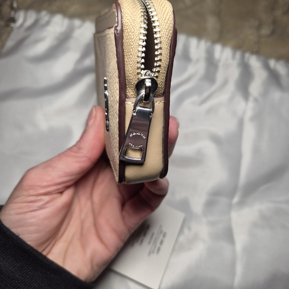NWT Coach Zip Card Case In Sand Color - Picture 6 of 8